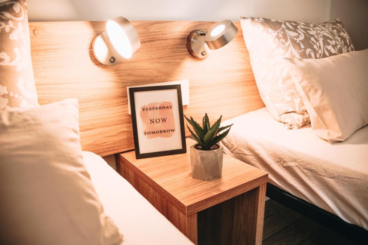 Mobile Home Peponi Del Mar, Camping Porton Biondi ロヴィニ エクステリア 写真